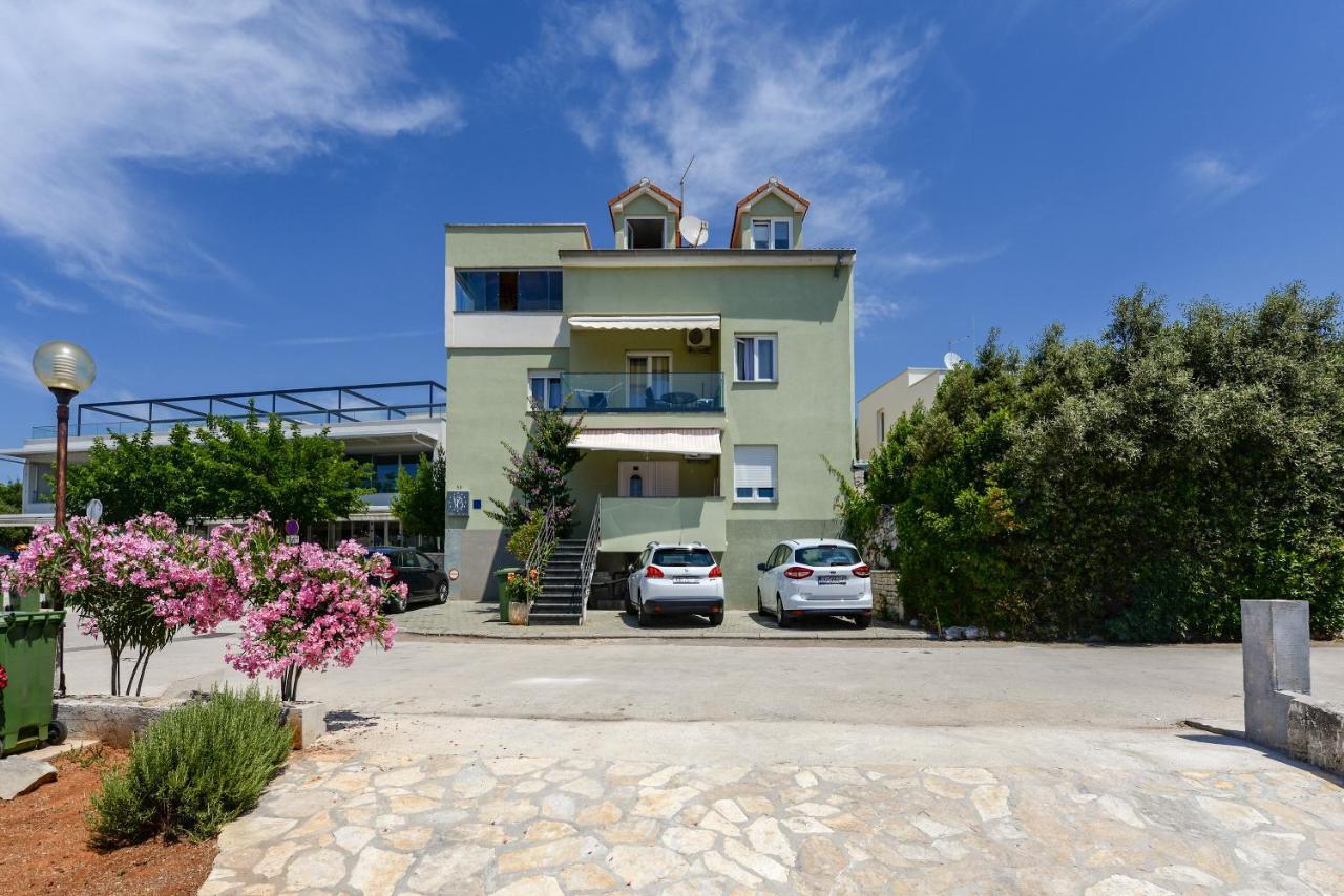 Olive Maris Apartment Petrcane Exterior photo