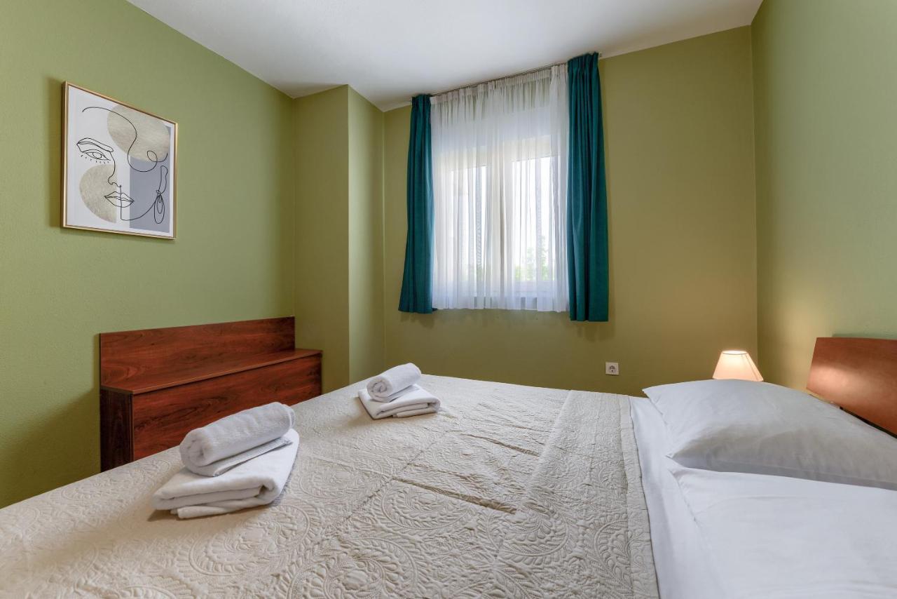 Olive Maris Apartment Petrcane Exterior photo